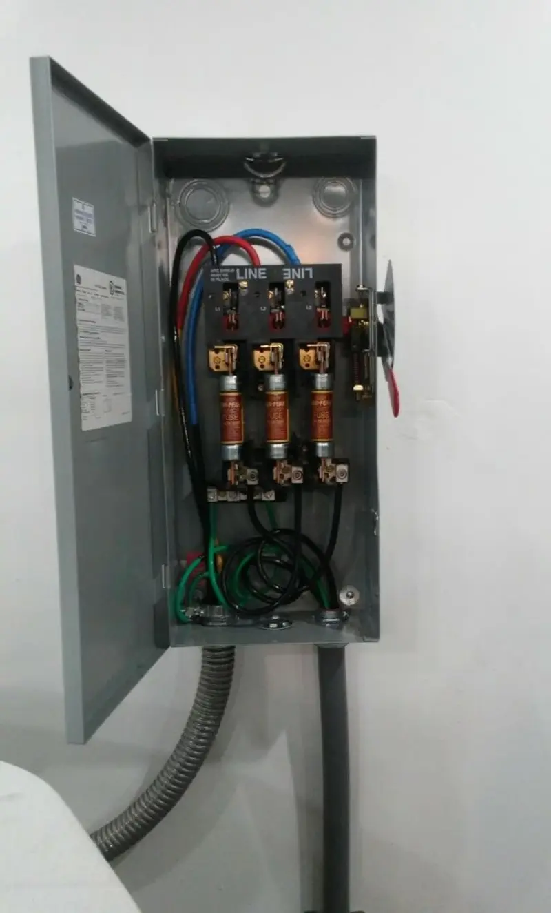 Three-phase disconnect switch installed for Smoke Detector Installation in Smithton